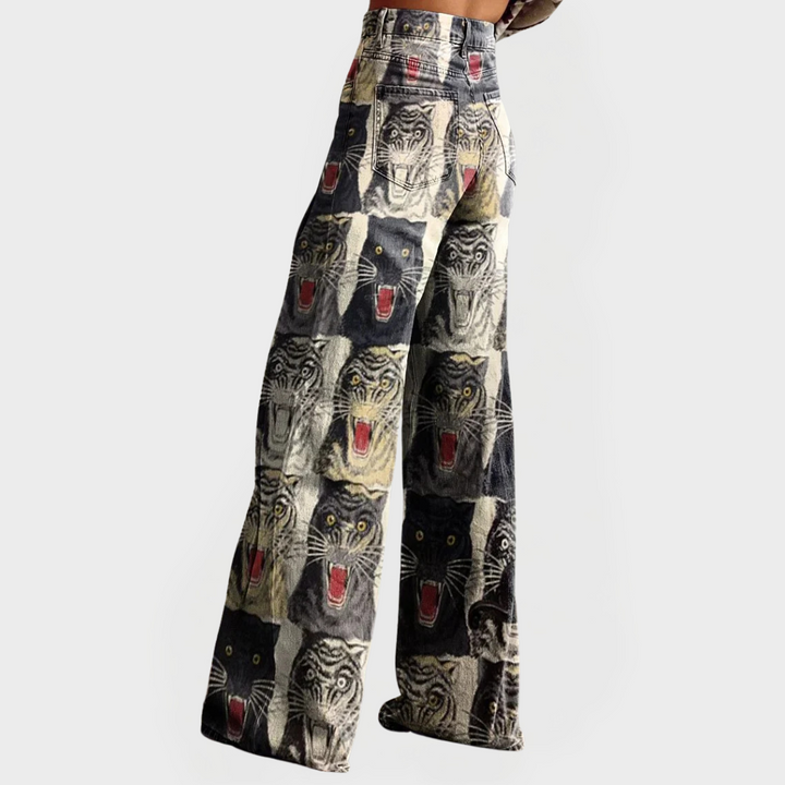 Stylish Jeans with Wide Legs and a Comfortable Fit